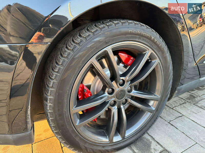 Ліфтбек Tesla Model S 2013 в Луцьку