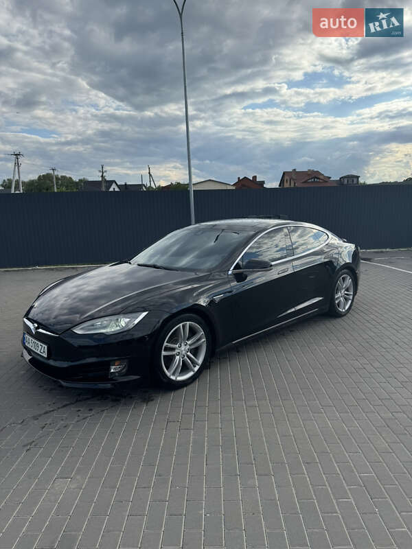 Ліфтбек Tesla Model S 2015 в Києві