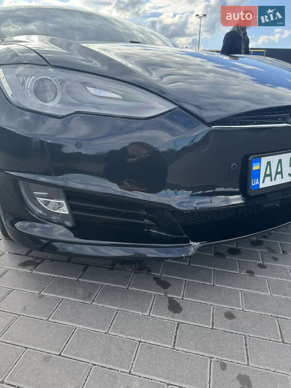 Ліфтбек Tesla Model S 2015 в Києві