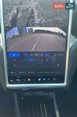 Лифтбек Tesla Model S 2015 в 