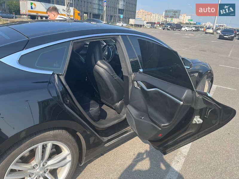 Ліфтбек Tesla Model S 2015 в Києві