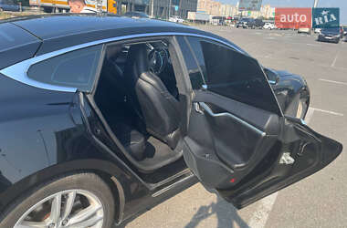 Лифтбек Tesla Model S 2015 в 