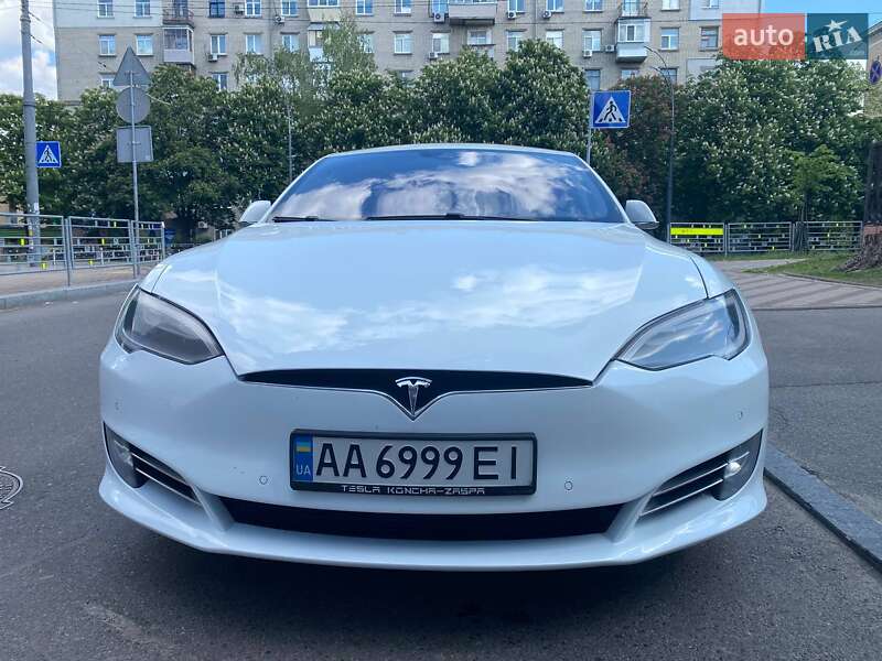 Лифтбек Tesla Model S 2016 в Киеве
