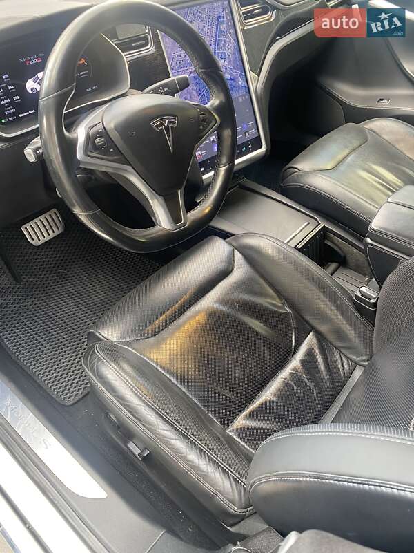 Лифтбек Tesla Model S 2016 в Киеве