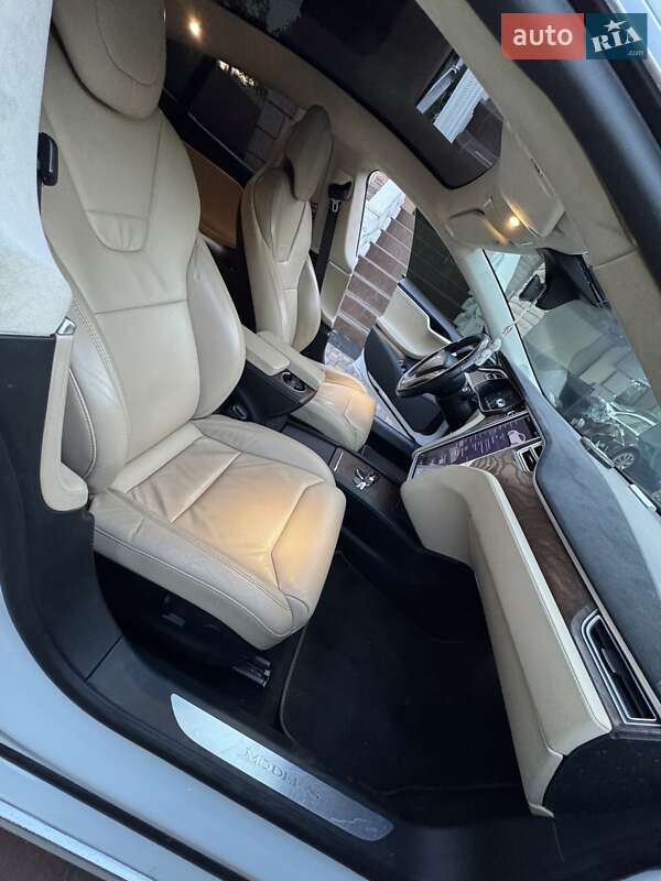 Ліфтбек Tesla Model S 2017 в Києві