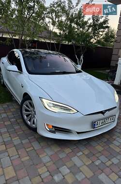 Лифтбек Tesla Model S 2017 в 