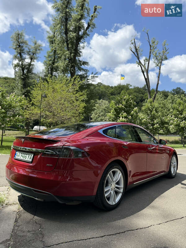 Лифтбек Tesla Model S 2015 в Киеве