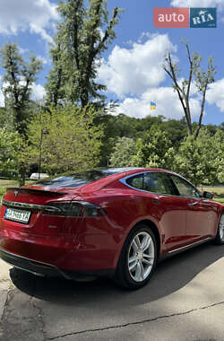 Лифтбек Tesla Model S 2015 в 