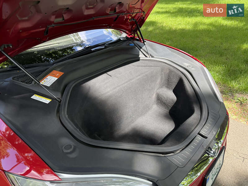 Лифтбек Tesla Model S 2015 в Киеве