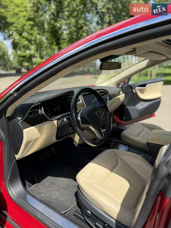 Лифтбек Tesla Model S 2015 в Киеве