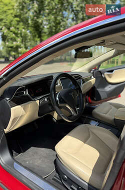 Лифтбек Tesla Model S 2015 в 