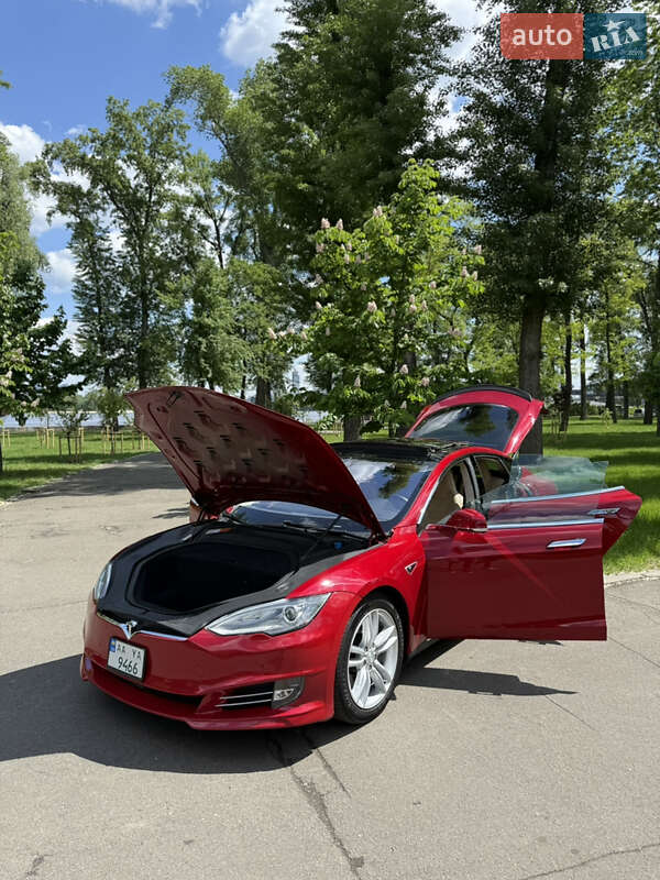 Лифтбек Tesla Model S 2015 в Киеве