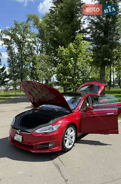 Лифтбек Tesla Model S 2015 в 