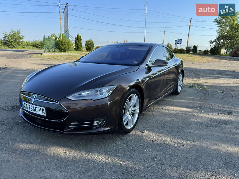 Лифтбек Tesla Model S 2014 в Киеве