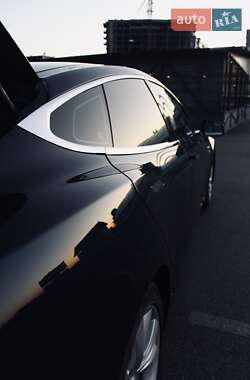 Седан Tesla Model S 2014 в 