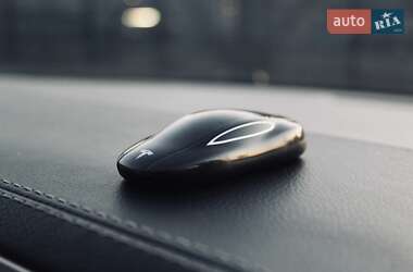 Седан Tesla Model S 2014 в 