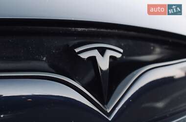 Седан Tesla Model S 2014 в 