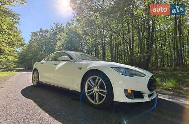 Лифтбек Tesla Model S 2015 в 