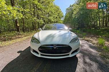 Лифтбек Tesla Model S 2015 в Львове