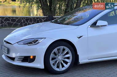 Лифтбек Tesla Model S 2017 в 