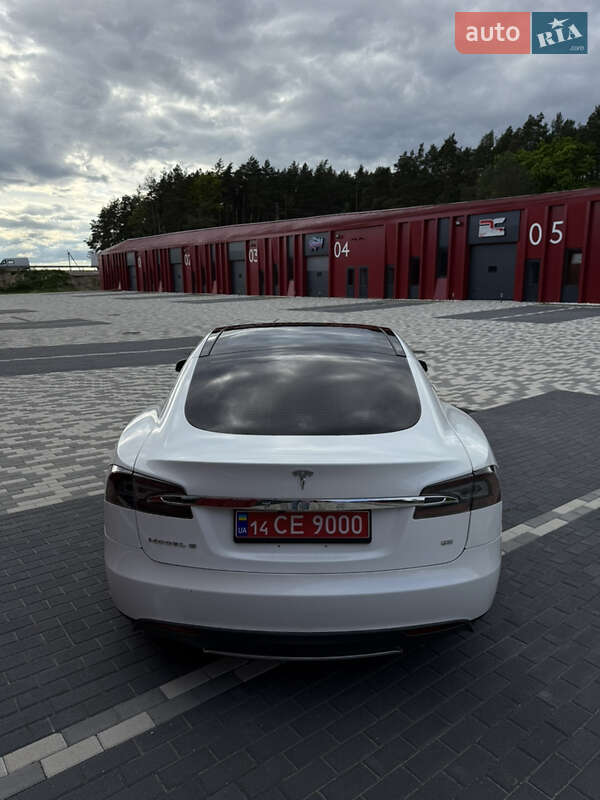 Лифтбек Tesla Model S 2013 в Львове