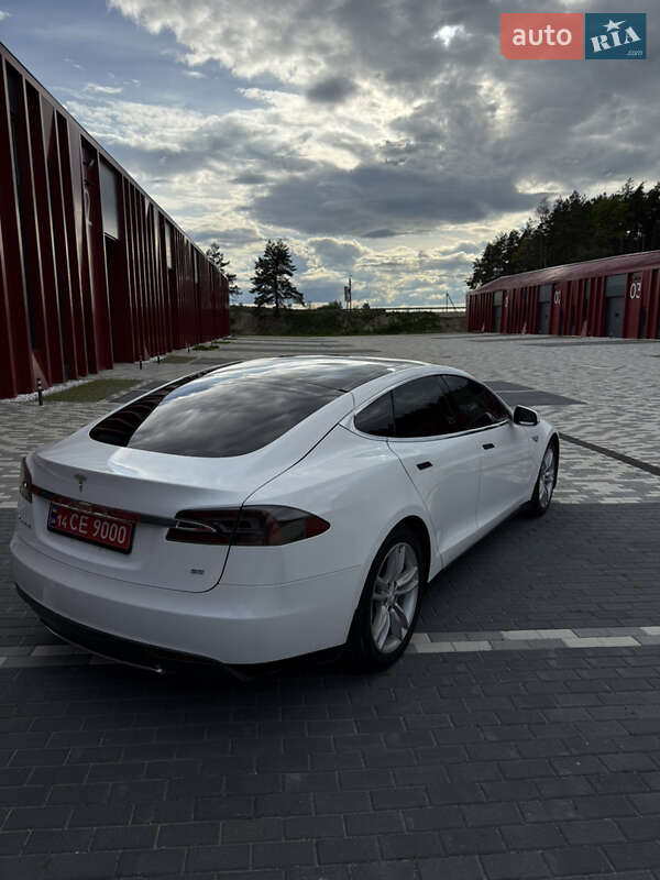 Лифтбек Tesla Model S 2013 в Львове