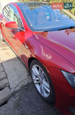 Лифтбек Tesla Model S 2015 в 