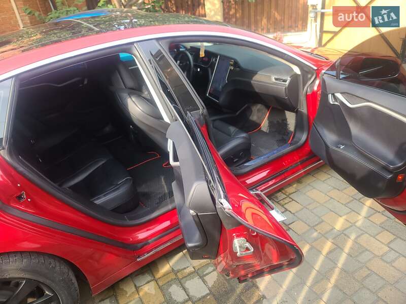 Лифтбек Tesla Model S 2018 в Хмельницком