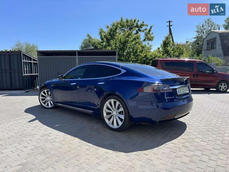 Ліфтбек Tesla Model S 2016 в Дніпрі