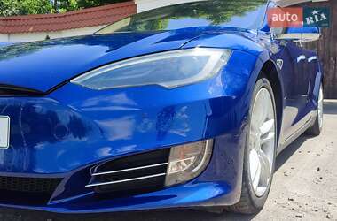 Лифтбек Tesla Model S 2015 в 
