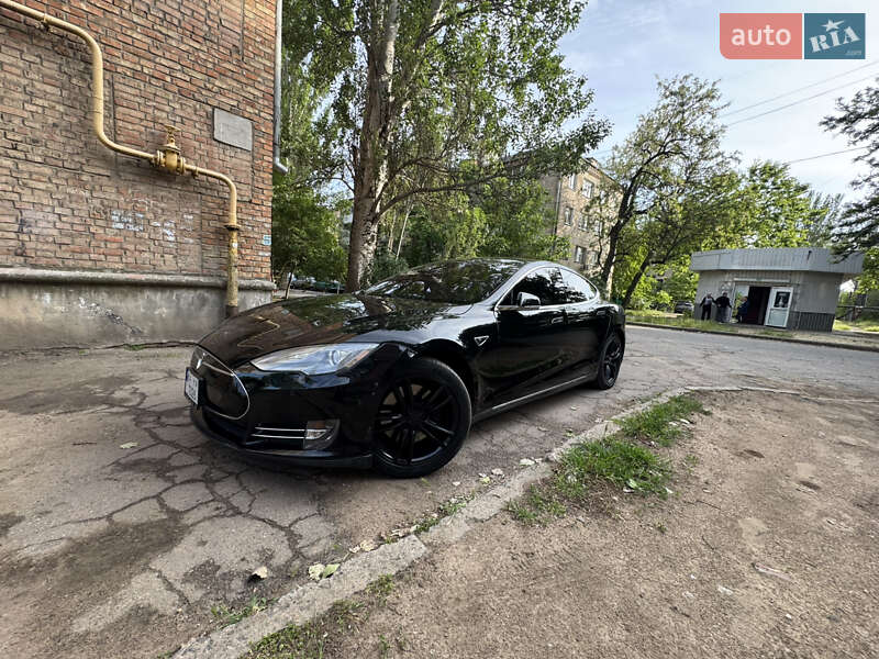 Tesla Model S 2014