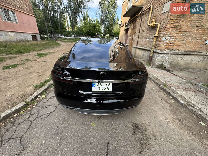 Ліфтбек Tesla Model S 2014 в Миколаєві