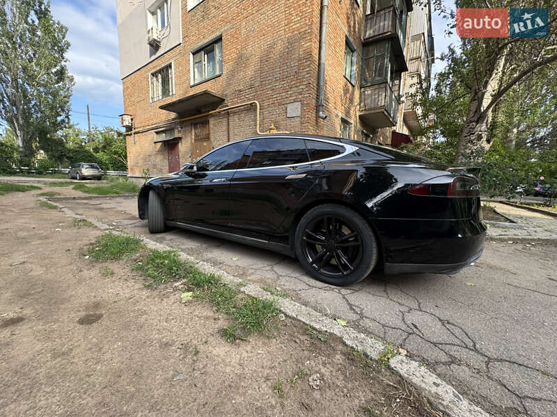 Ліфтбек Tesla Model S 2014 в Миколаєві