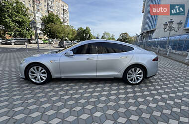Лифтбек Tesla Model S 2014 в 