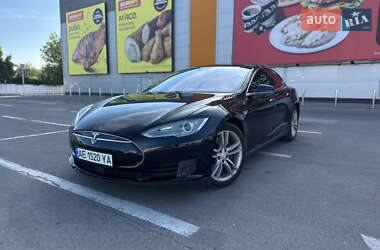 Лифтбек Tesla Model S 2015 в Полтаве