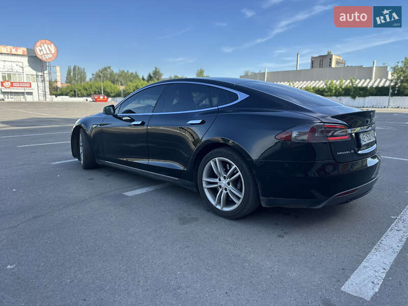 Лифтбек Tesla Model S 2015 в Полтаве