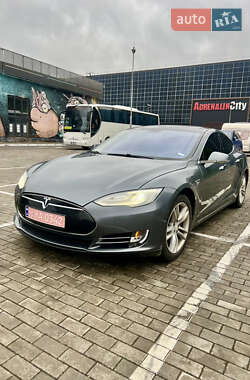 Лифтбек Tesla Model S 2013 в 