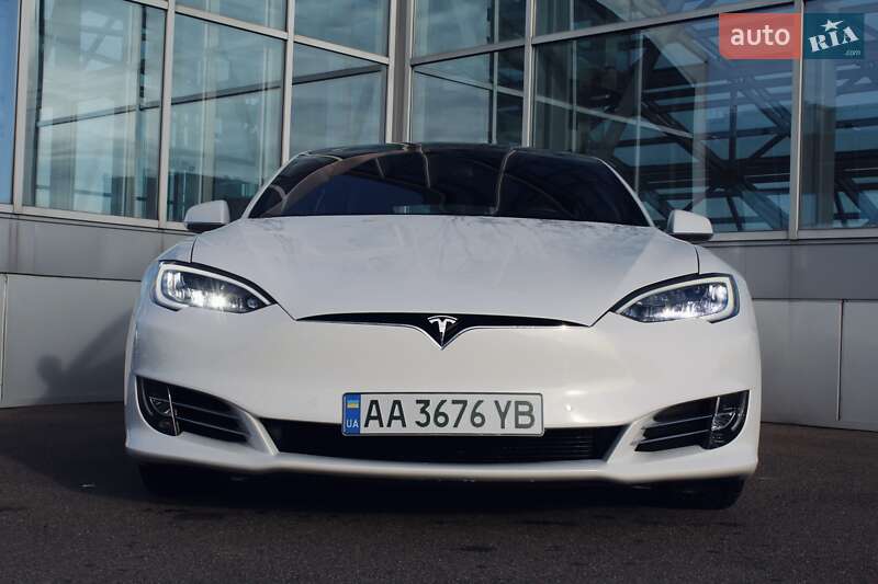 Ліфтбек Tesla Model S 2019 в 