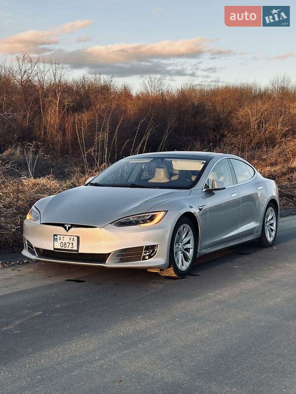 Ліфтбек Tesla Model S 2016 в Івано-Франківську