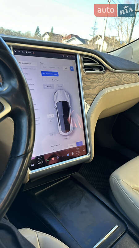 Ліфтбек Tesla Model S 2016 в Івано-Франківську