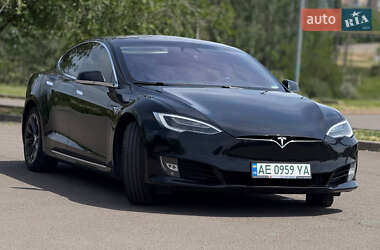 Лифтбек Tesla Model S 2017 в 