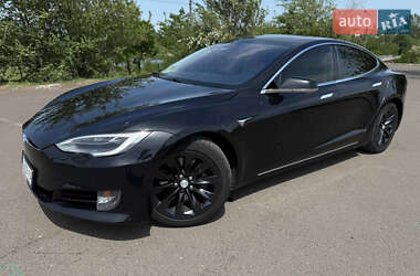Лифтбек Tesla Model S 2017 в 