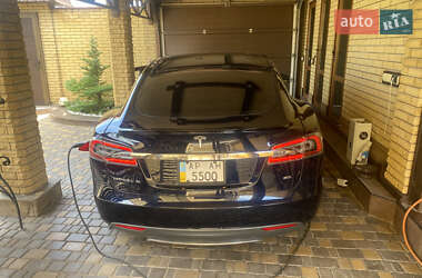 Лифтбек Tesla Model S 2014 в 