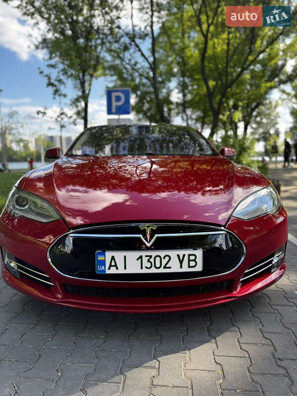Лифтбек Tesla Model S 2014 в Киеве