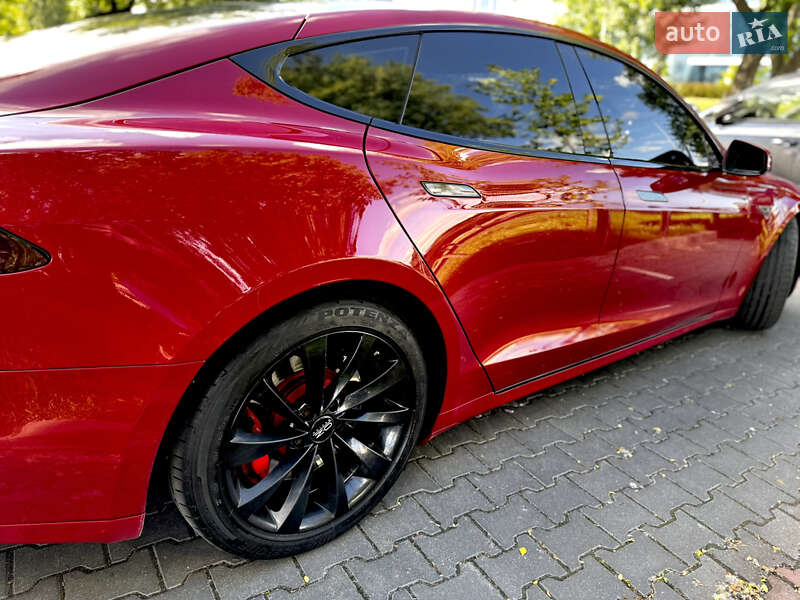 Лифтбек Tesla Model S 2014 в Киеве