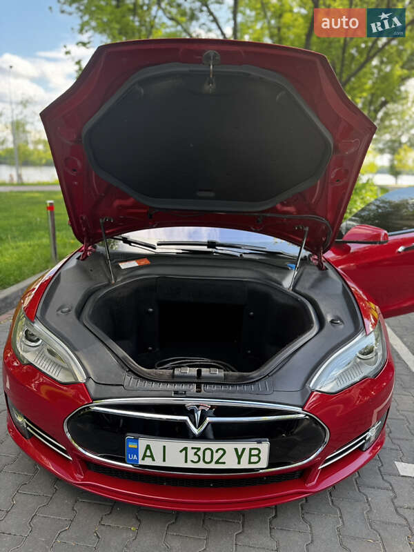 Лифтбек Tesla Model S 2014 в Киеве