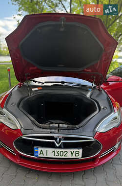 Лифтбек Tesla Model S 2014 в 