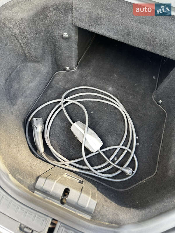 Лифтбек Tesla Model S 2014 в Киеве
