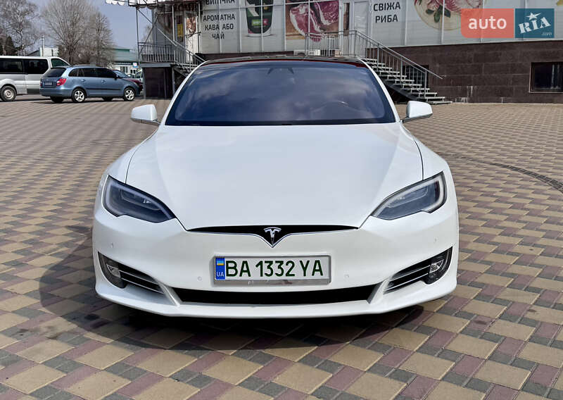 Лифтбек Tesla Model S 2017 в 