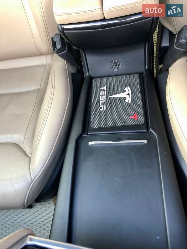 Лифтбек Tesla Model S 2016 в Киеве фото 44 Лифтбек Tesla Model S 2016 в Киеве